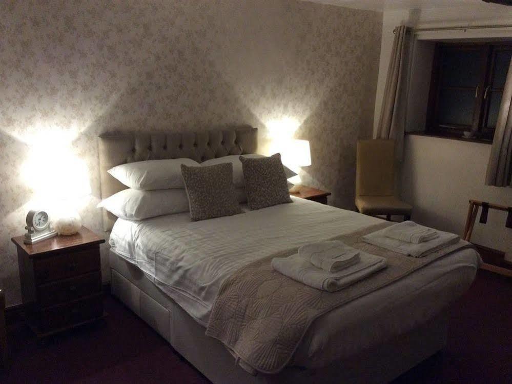The Talbot Inn Мъч Уенлок Екстериор снимка