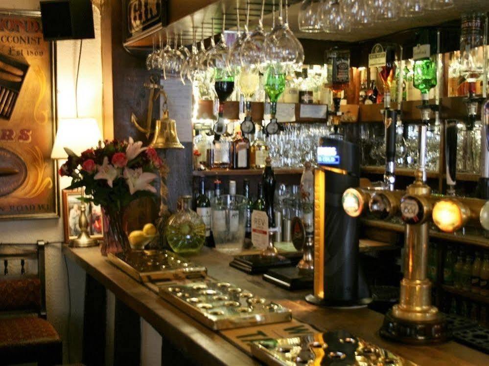 The Talbot Inn Мъч Уенлок Екстериор снимка
